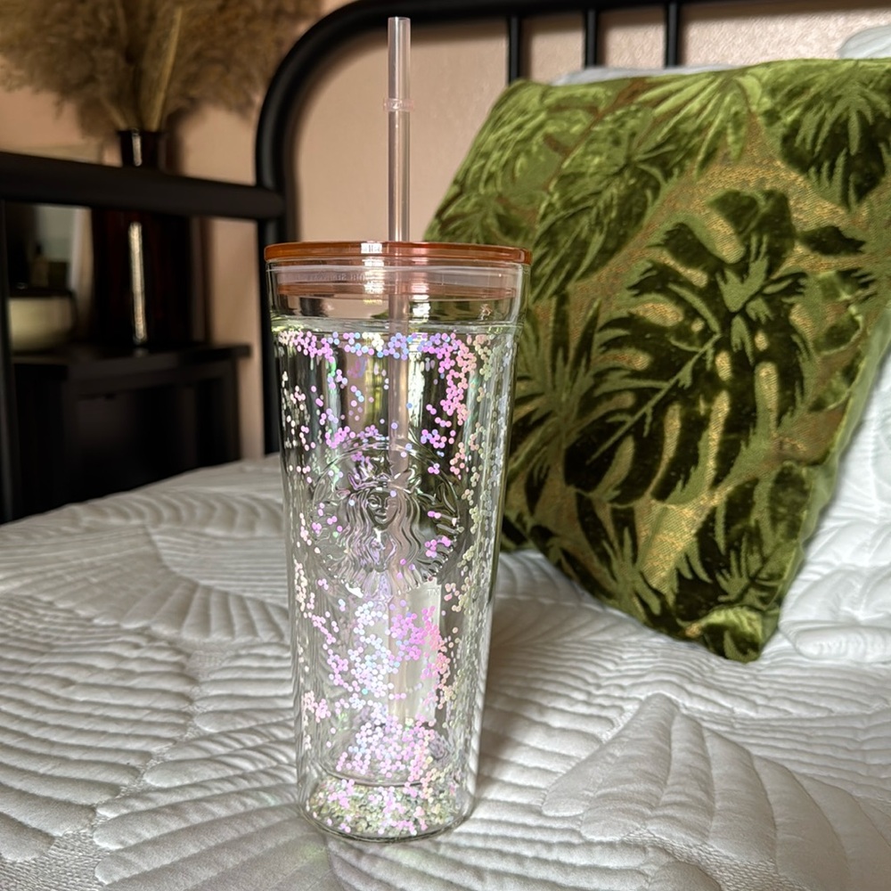 Starbucks Korea Happy Valentines Day Glitter Glass Tumbler 20oz. NWT Rare!
